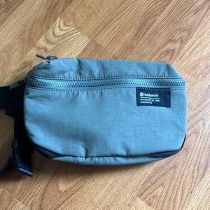 Lululemon clean slate everywhere bag 2L